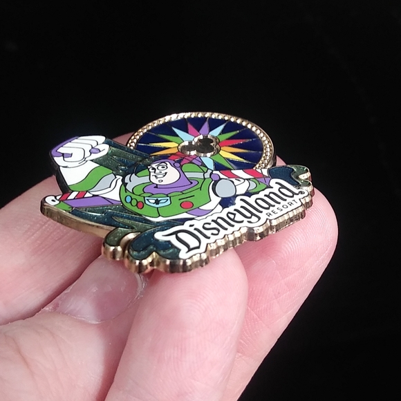 Buzz Lightyear pin - Picture 3 of 7
